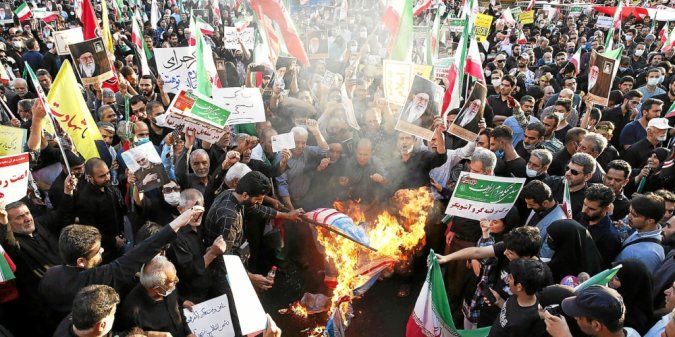 Iran : Une femme enceinte va être exécutée pour avoir brûlé un portrait de Khomeiny