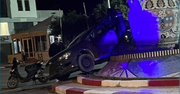 Tunisie – Insolite : Un conducteur emboutit la jarre de Nabeul avec sa voiture