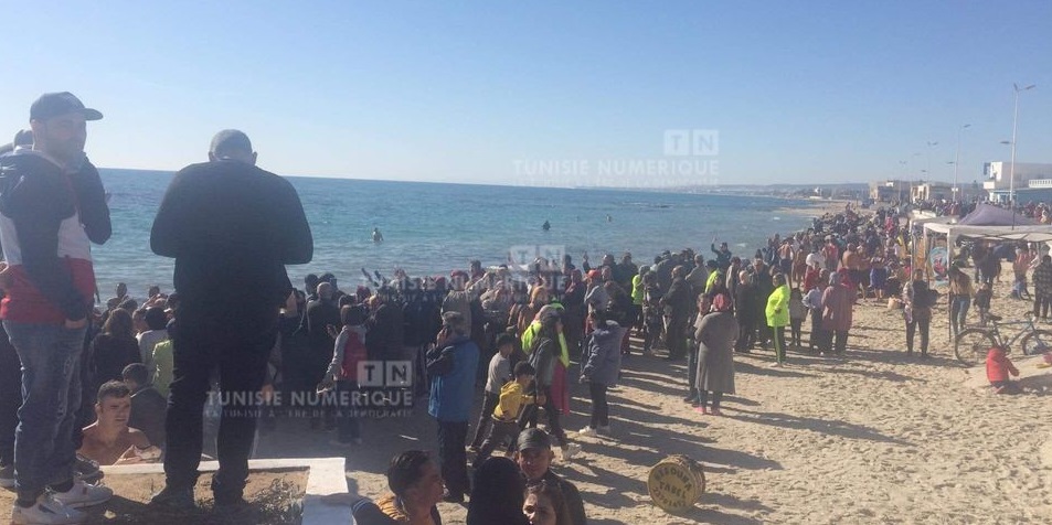 Tunisie – Nabeul : Avec une météo clémente ils étaient nombreux à piquer de la tête dans la mer