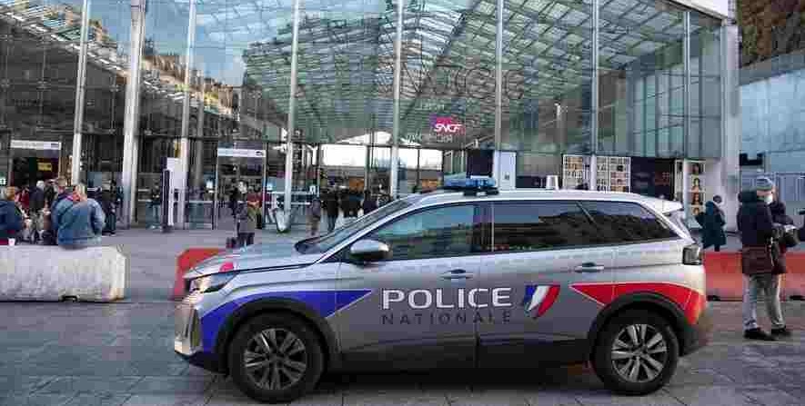 France : Un libyen opère une attaque au couteau et blesse six personnes à la gare du nord