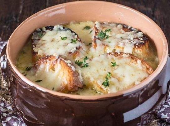 Recette : Savoureuse Soupe à l’Oignon Gratinée