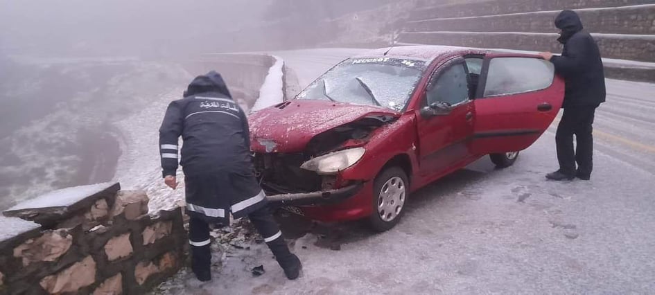 Aïn Drahem: Dérapage d’une voiture à cause de la neige