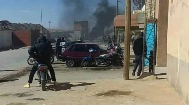 Gafsa: Des protestataires bloquent la sortie des camions chargés de phosphate commercial