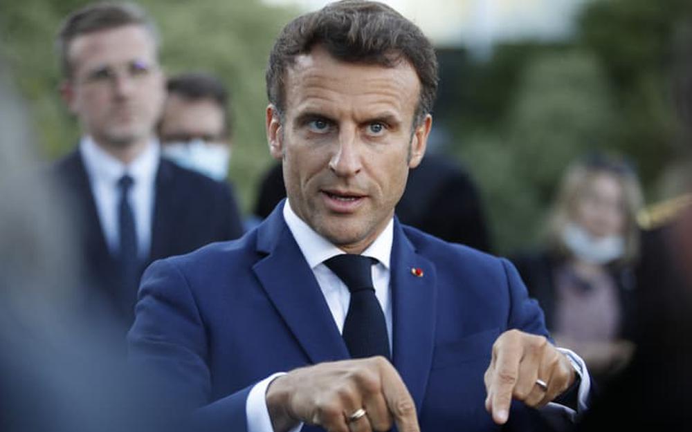 “Macron l’Africain” reprend la main : De grandes annonces et une tournée africaine “tous les six mois”…