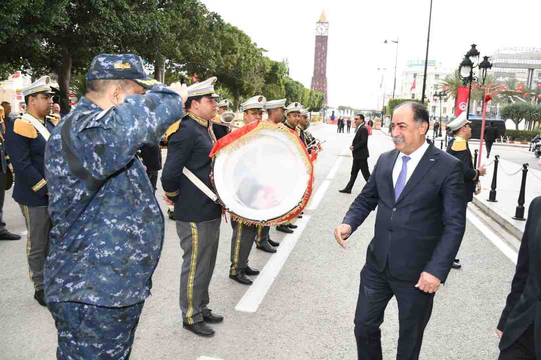 Fête de l’indépendance: Kamel Feki assiste à une cérémonie de salut au drapeau tunisien 