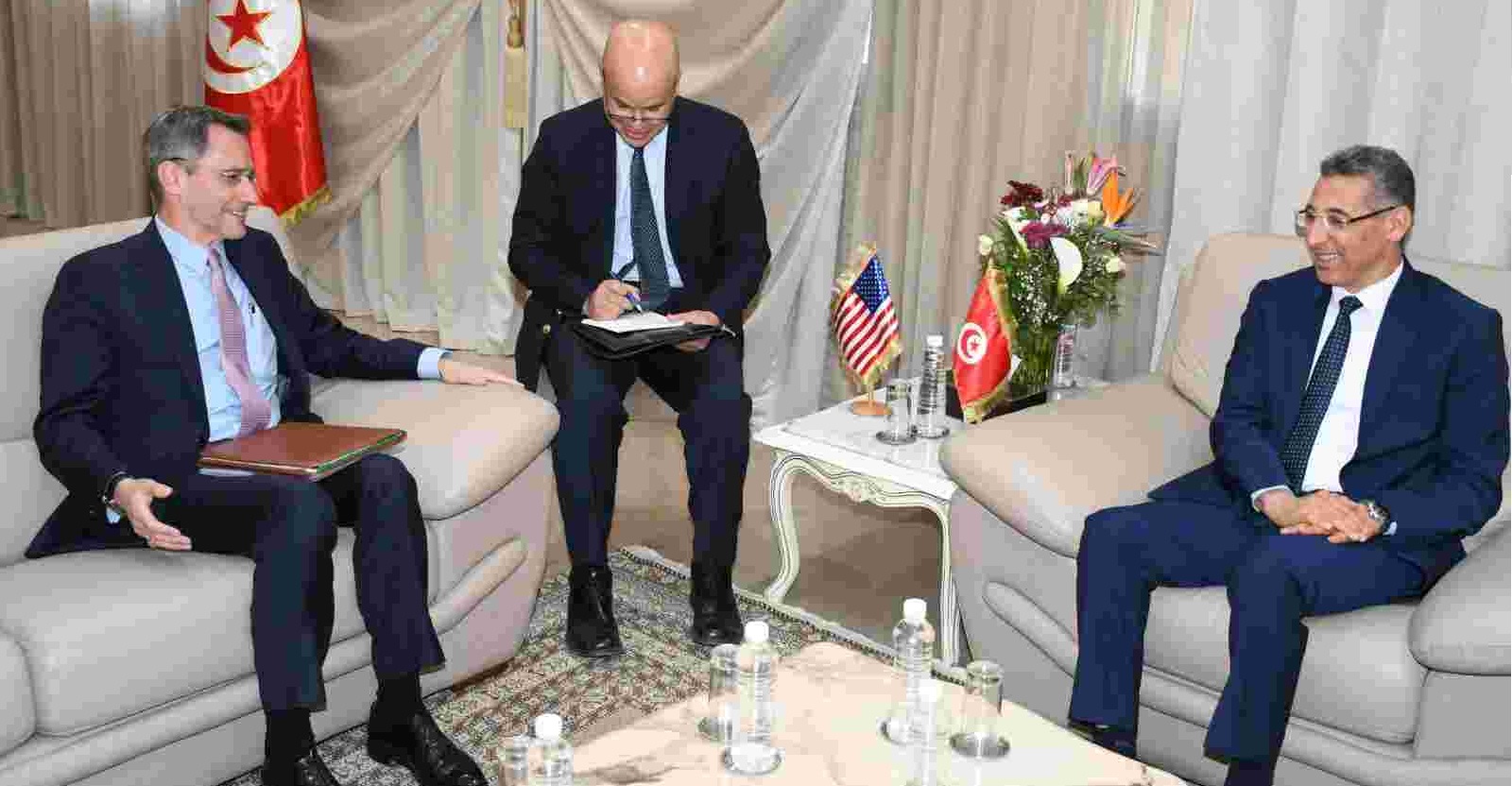 Tunisie – L’ambassadeur US loue le professionnalisme et le respect des droits de l’homme des sécuritaires