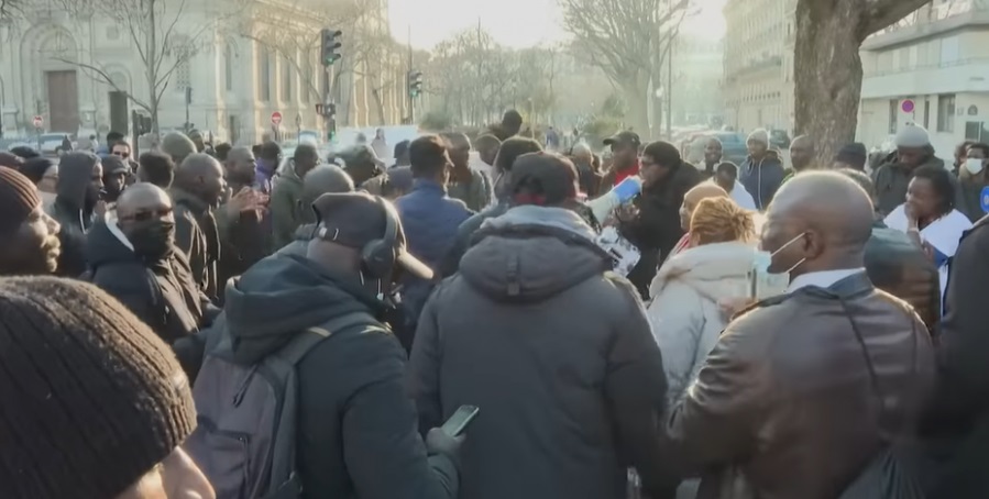 Manifestation devant l’ambassade de Tunisie à Paris