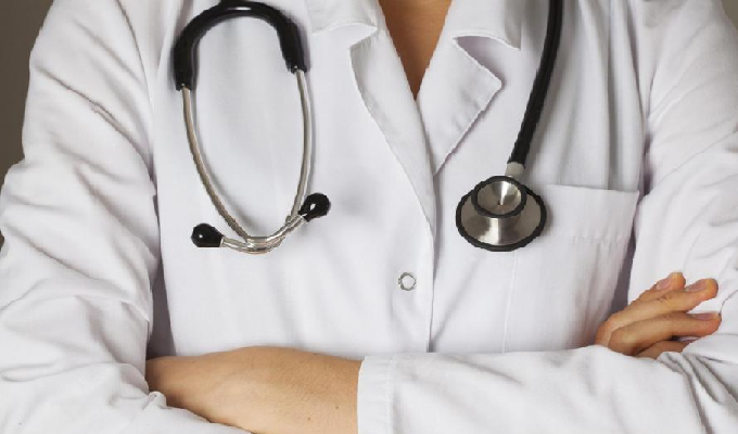 Les Tunisiens appelés à signaler une éventuelle hausse des tarifs de consultations chez les médecins