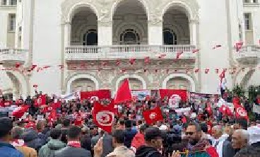 Tunisie – Arrestation d’individus ayant brûlé le drapeau américain