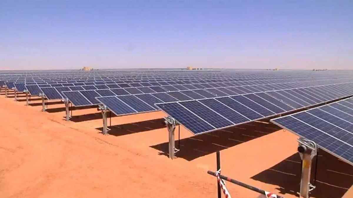 Lancement d’un gigantesque projet solaire à Gabès
