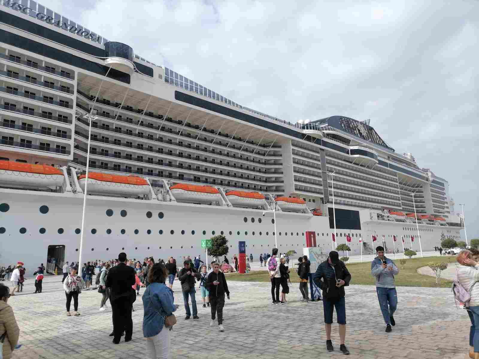 Agitation politique ou pas les croisiéristes affluent : 5500 ce matin, 45 bateaux annoncés