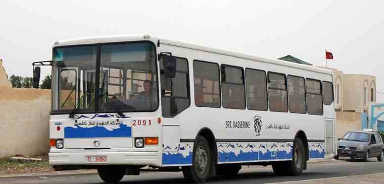 Tunisie – Kasserine : Des élèves bloquent un bus et l’empêchent de poursuivre sa route