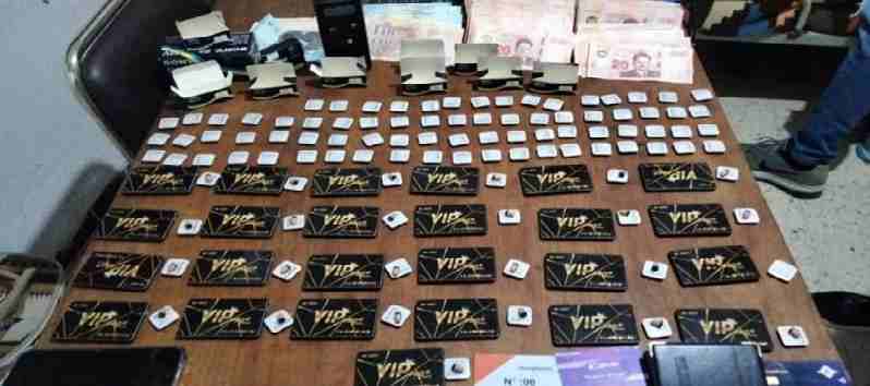 Tunisie – Arrestation de deux personnes qui vendaient des kits Bluetooth pour la triche au bac