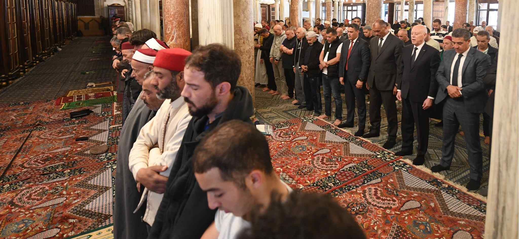 Tunisie – Kaïs Saïed se rend à la Mosquée Zitouna pour présenter ses vœux aux citoyens