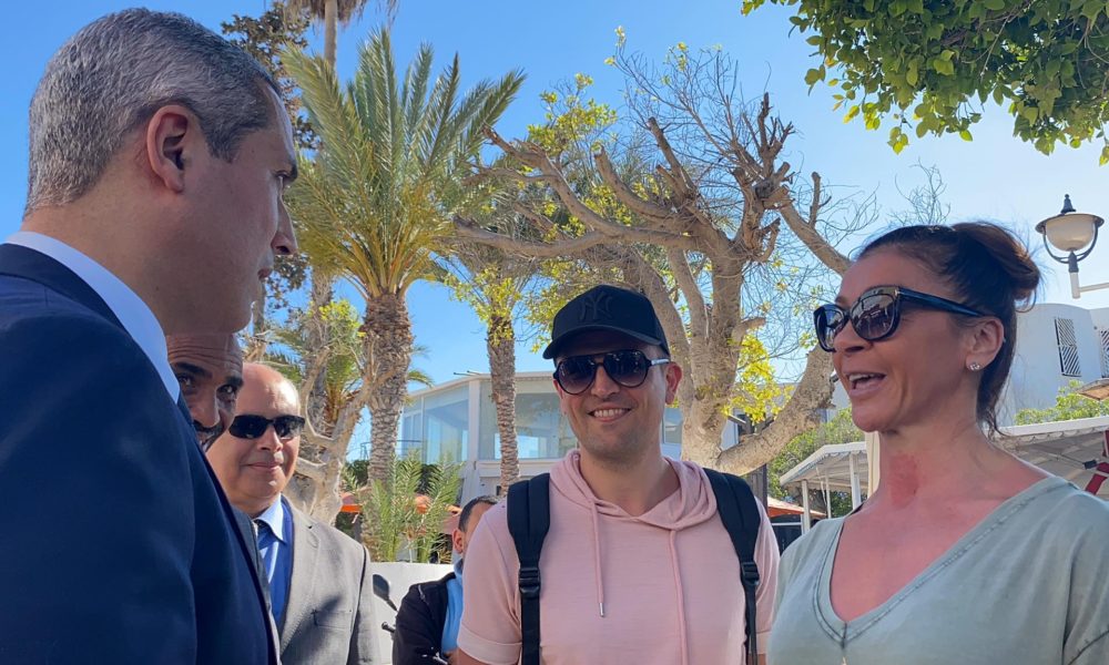 Djerba: Le ministre du Tourisme rencontre les touristes et les artisans (Photos)