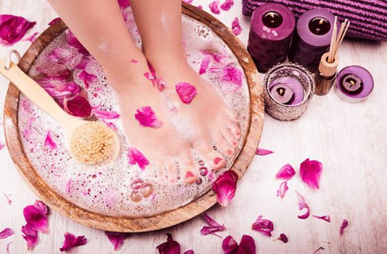 TN Beauté : Des recettes de bains de pieds maison pour se relaxer