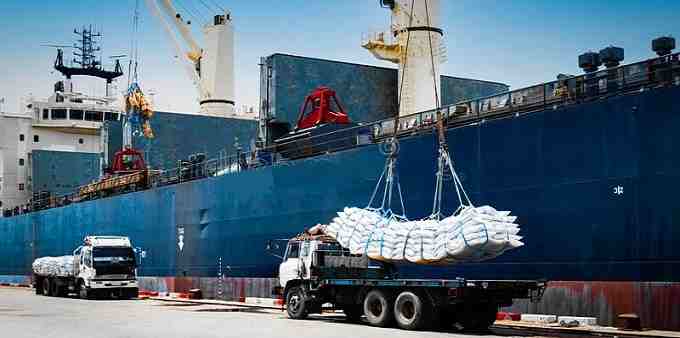 Tunisie – Port de Bizerte : Déchargement d’un cargo de blé tendre