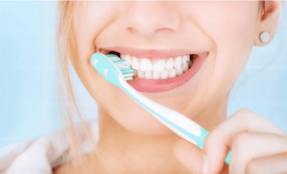TN Beauté : Se laver les dents au bicarbonate