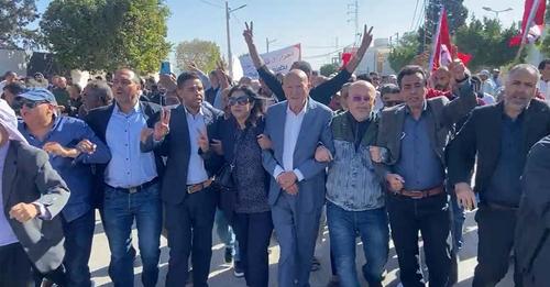 Le Front de salut national organise une manifestation à Tunis