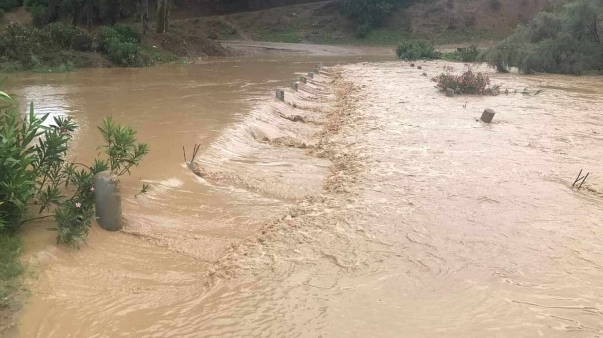 Inondations à Jendouba: Interruption de la circulation entre Dkhailia et Oued Meliz