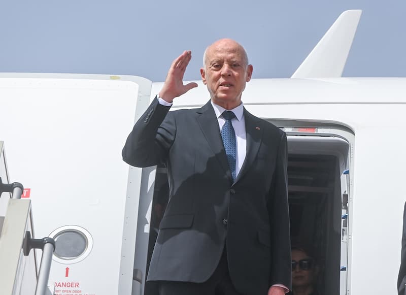 Kaïs Saïed quitte Tunis vers Paris