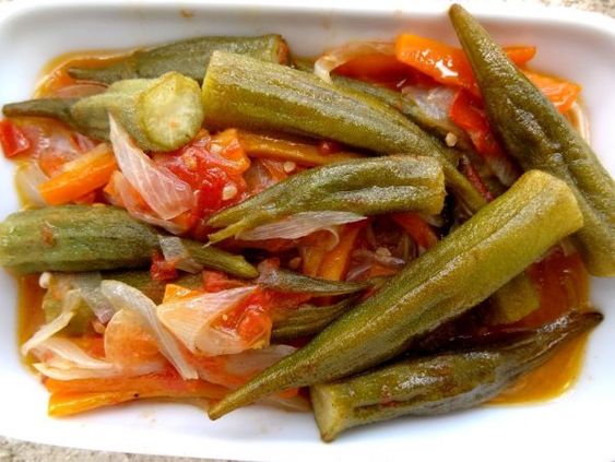Salade aux gombos “Zeytinyagli bamia” (Turquie)