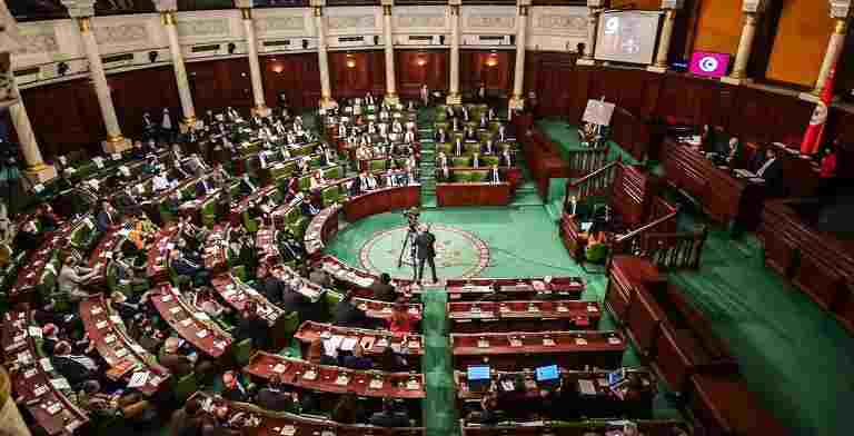 Tunisie – Les députés valident un projet de crédit de 500 millions de Dollars