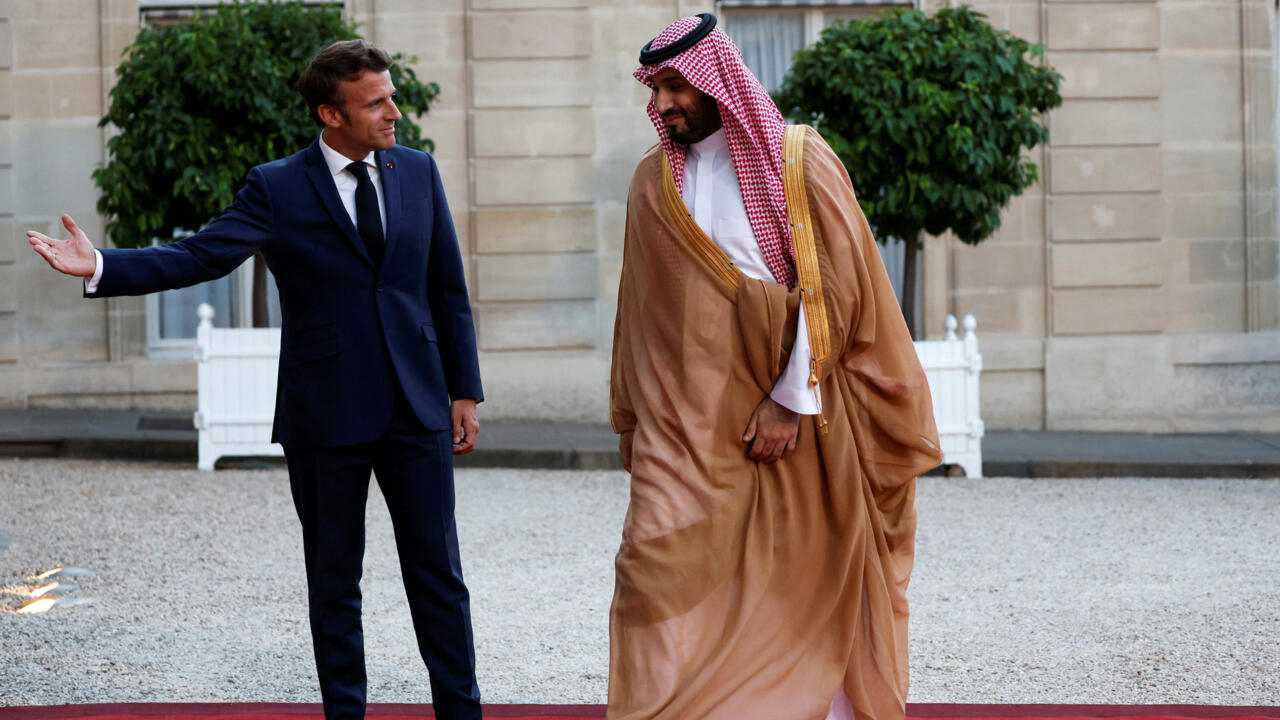 France : Comme Kadhafi en 2007 et Poutine en 2017, MBS couronné “Roi de Paris”…