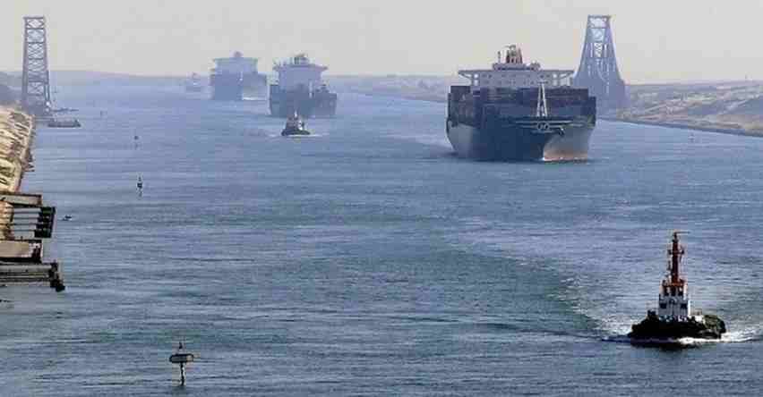 Le canal de Suez bloqué par un pétrolier en panne