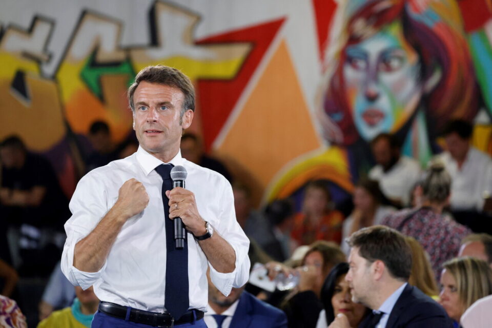 France : Après sa “victoire” sur les retraites Macron attaque un autre monument, les vacances d’été