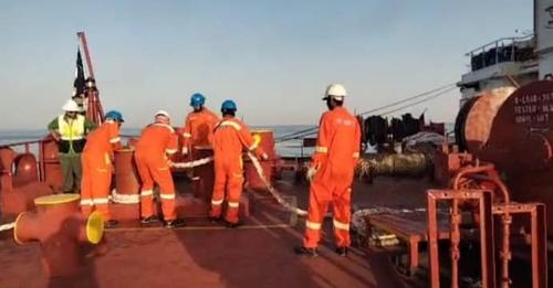 Skhira : Un navire chargé de gasoil s’échoue dans le port