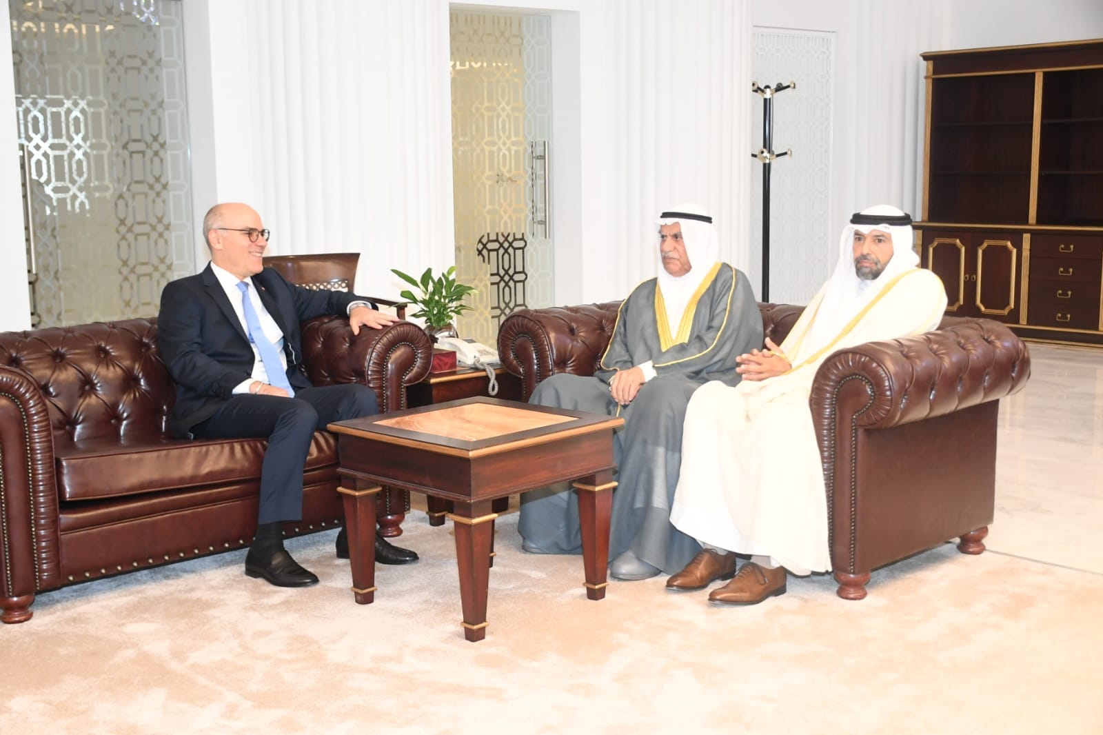 Nabil Ammar s’entretient avec le président de l’Assemblée nationale koweïtienne
