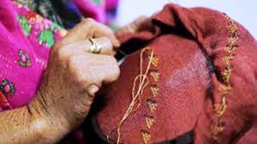 Tunisie – Kebili : Ouverture d’une nouvelle ligne de crédits pour encourager les femmes artisanes à s’installer à leur propre compte