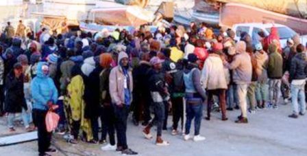 La Libye boucle ses frontières devant les migrants dans le sud tunisien