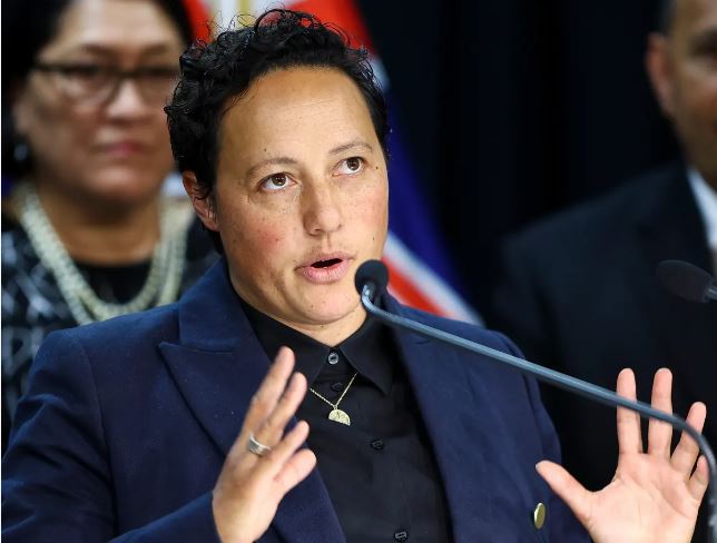 Nouvelle-Zélande : La ministre de la Justice conduit après avoir bu, c’est l’accident…