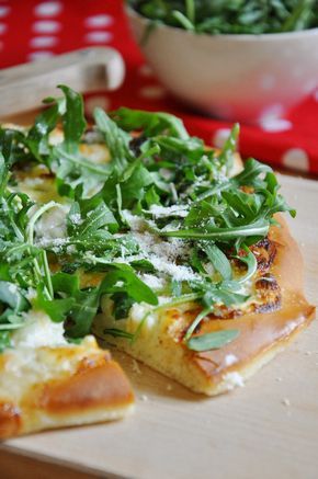 Recette Pizza sauce blanche à la roquette