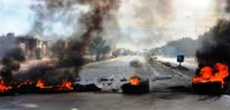 Tunisie – Les habitants de Bir Lahfay bloquent la route de Gafsa