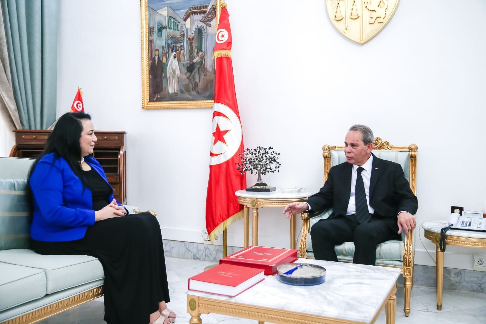 Tunisie: Le chef du gouvernement s’entretient avec la ministre de la famille