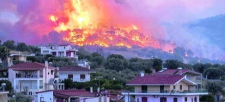 Grèce : Des migrants clandestins piégés par les feux de forêt