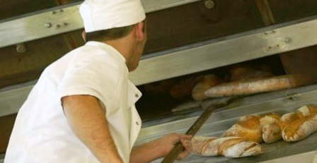 Tunisie – Une boulangerie classée fabrique du pain spécial avec de la farine subventionnée