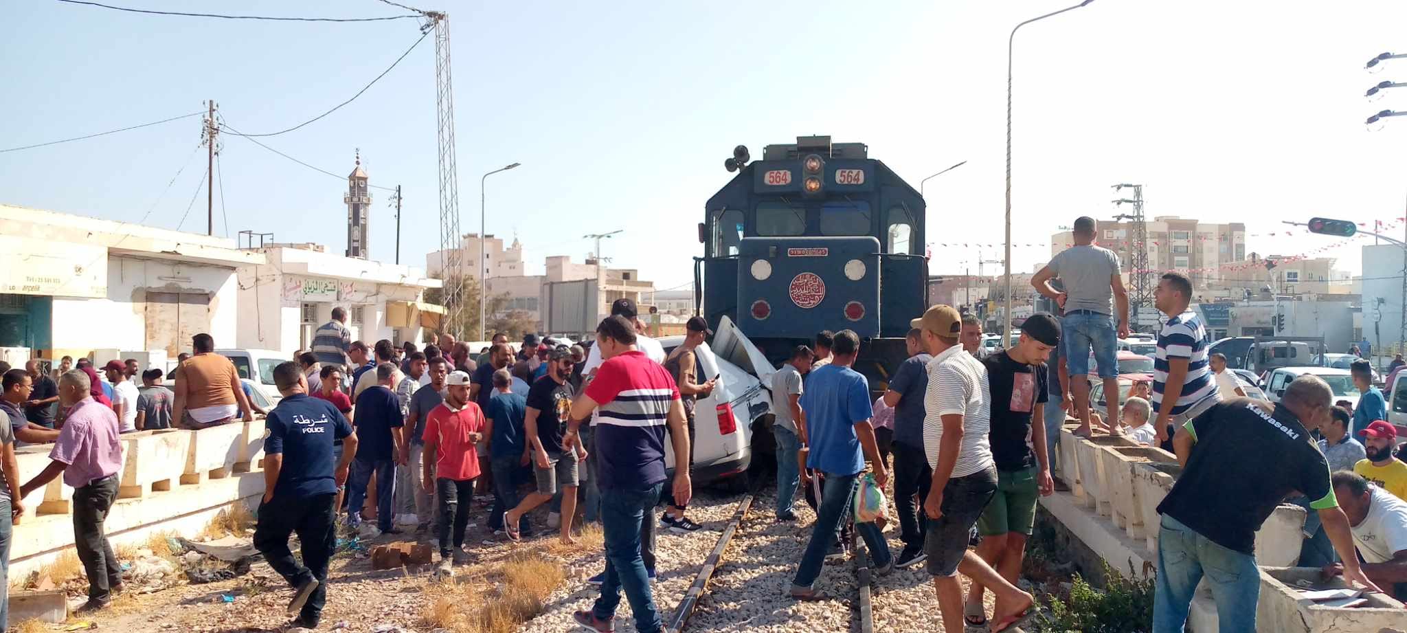 Exclusif-Sfax: Violente collision entre un train et une voiture (Détails et Photos)