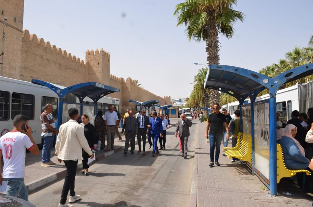 Le gouverneur de Sousse effectue une visite inopinée dans les stations de bus (Photos)