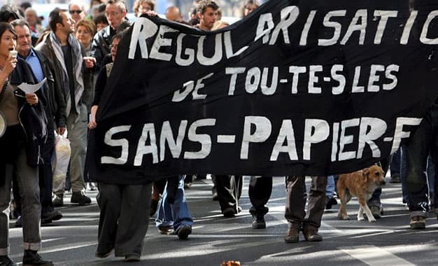 France:  Des députés réclament la régularisation des travailleurs sans papiers pour les métiers en tension