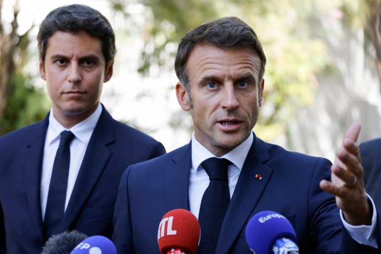 France :… et pendant ce temps Macron joue petit bras en dirigeant la lutte contre l’abaya et le qamis