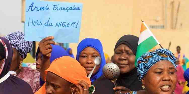 Niger : La junte au pouvoir et la rue réclament le départ des soldats français