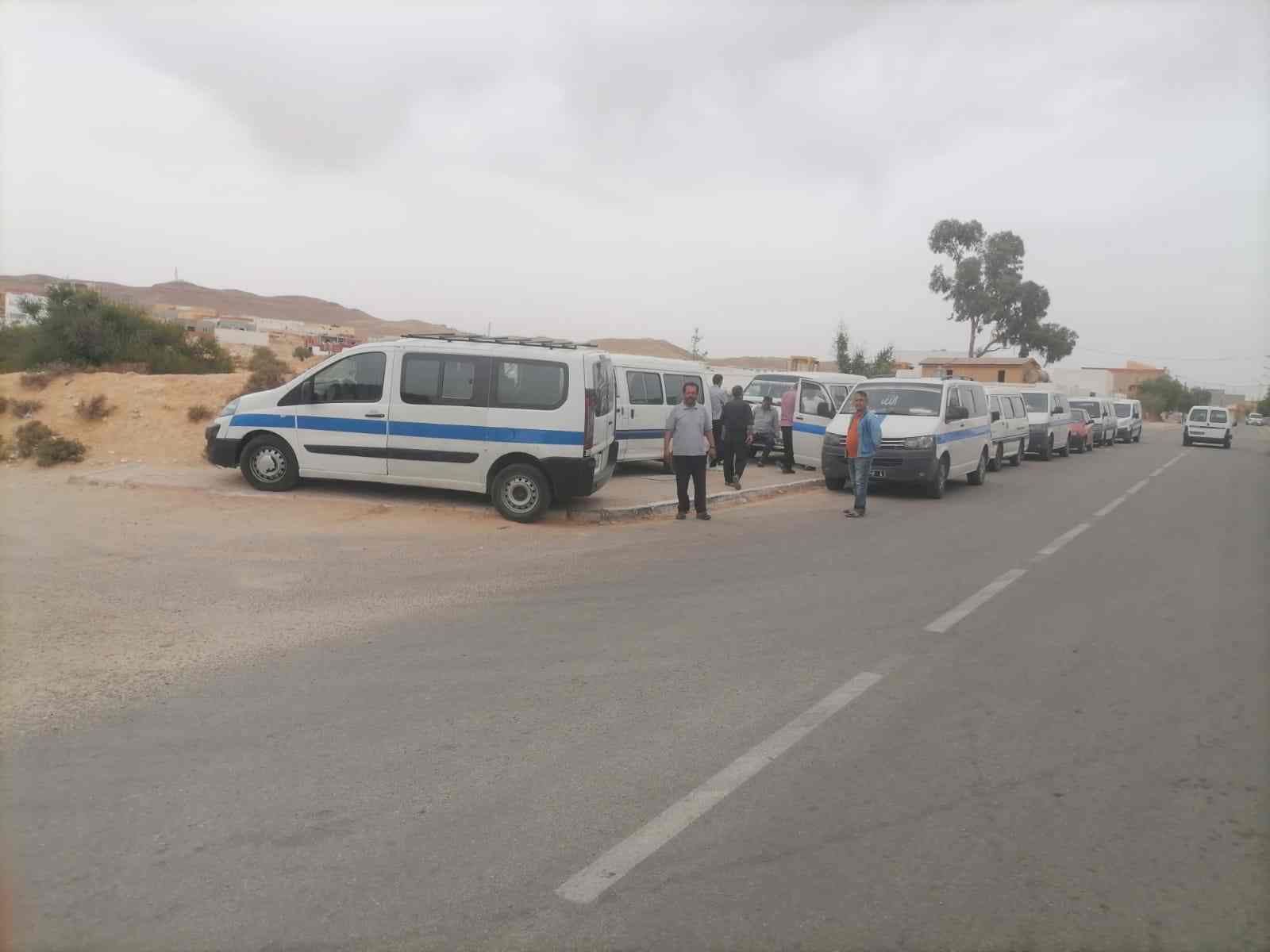 Médenine: Les conducteurs de louages protestent
