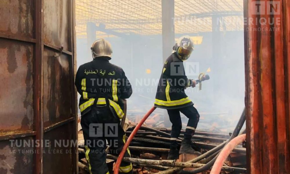 Jendouba: Les flammes ravagent un entrepôt contenant une quantité d’essence de contrebande (Photos)
