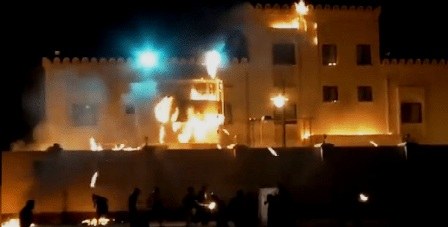 Bahreïn : Des manifestants incendient l’ambassade israélienne à Manama