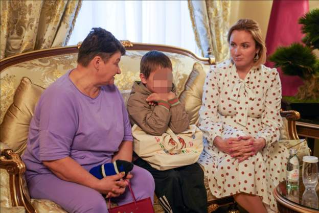Opération humanitaire : le Qatar réunit des enfants ukrainiens avec leurs familles en Ukraine