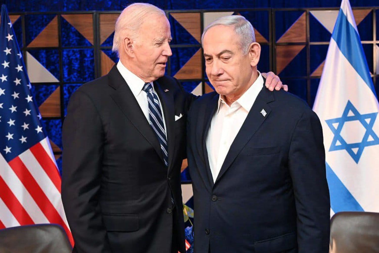 Biden parle à la place de Netanyahu, pour la deuxième fois : il a une mauvaise nouvelle pour Macron et sa Conférence humanitaire